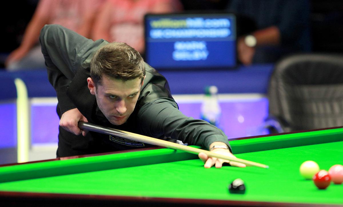 霍伊伦当着C罗siu，丹麦如何做到激活进攻的？.